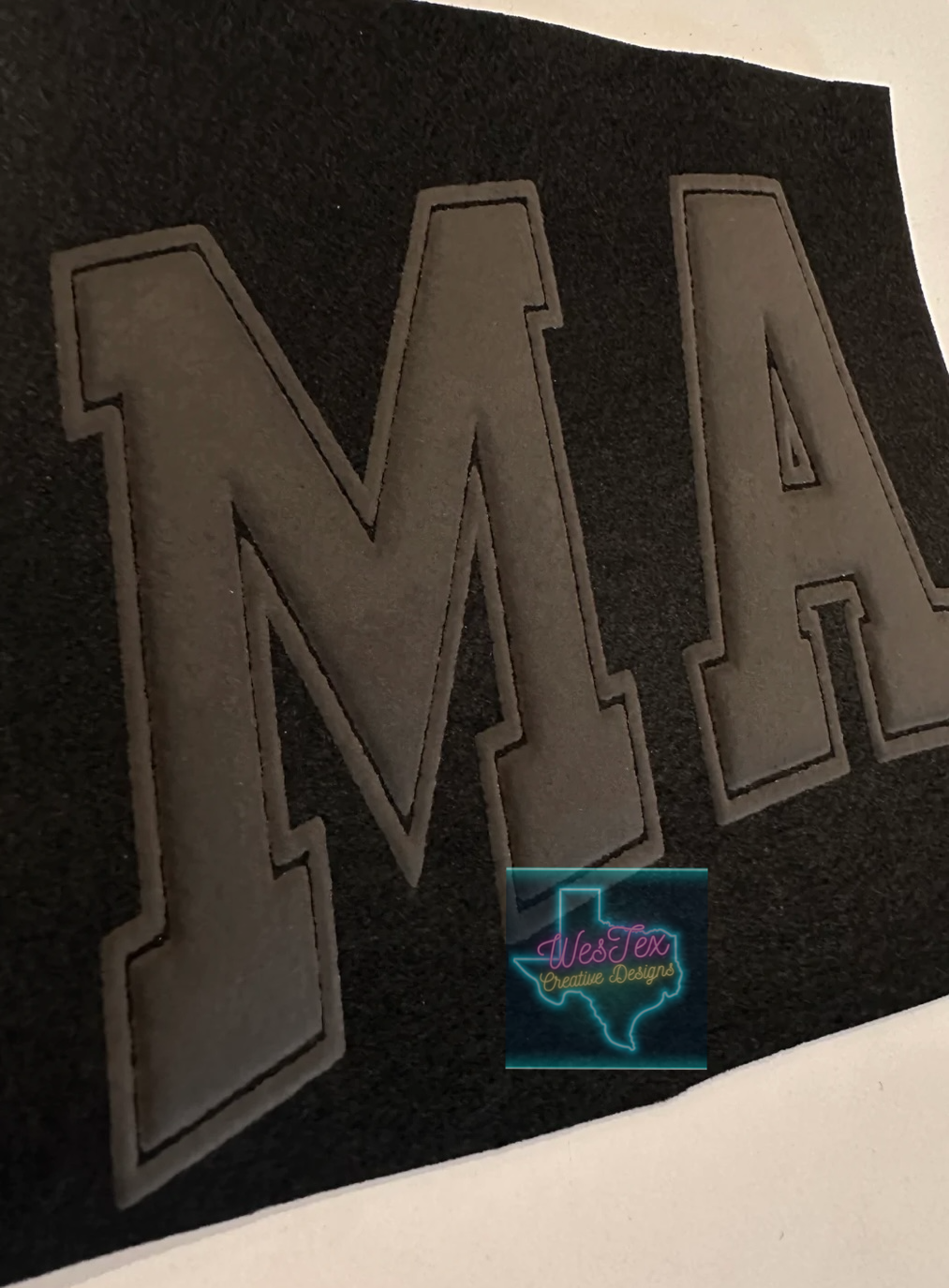 MAMA VARSITY LETTERS PUFF PRINT- SHORT SLEEVE - BLACK